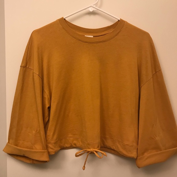 cropped long sleeve top from Aritzia - Picture 3 of 7